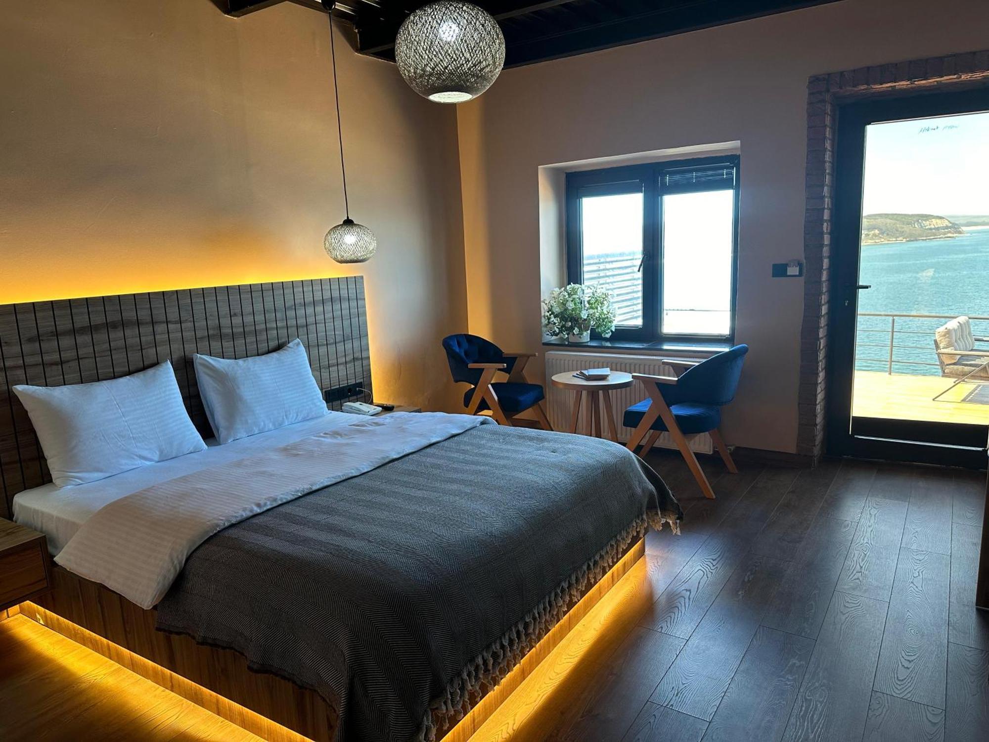 Marina Fener Hotel Istanbul Airport Karaburun  Exterior photo